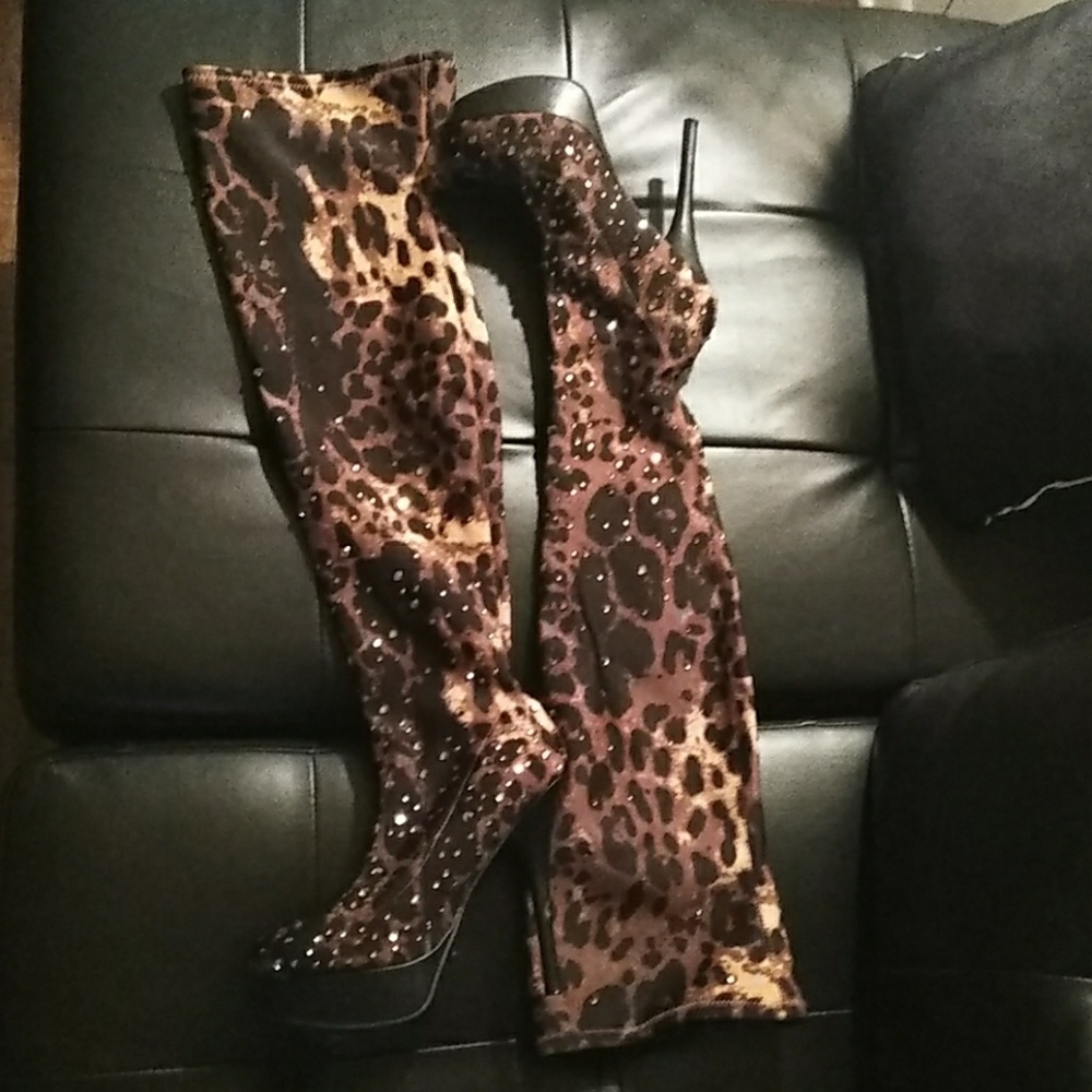 Boots - Picture 7 of 7